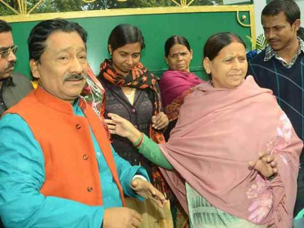 लालू के आवास पर हैप्पी न्यू ईयर