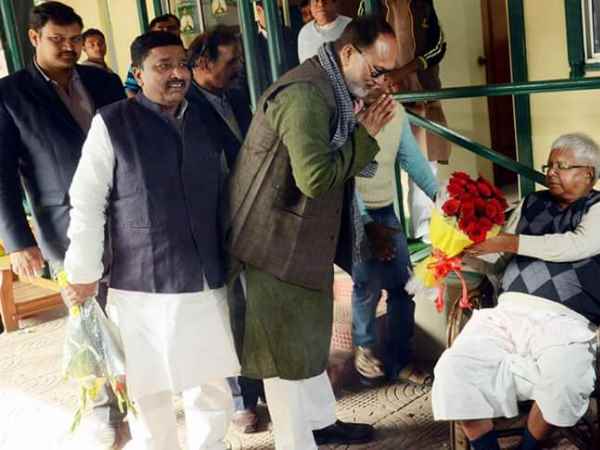 लालू के आवास पर हैप्पी न्यू ईयर