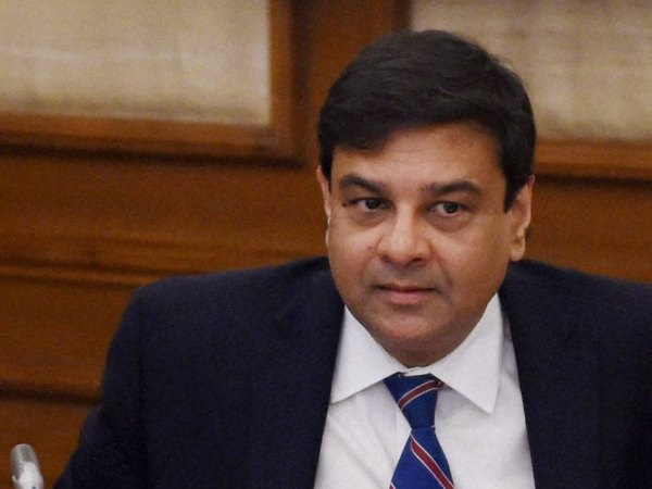 वाइब्रेंट गुजरात के दौरान पत्रकारों की फौज देख भाग खड़े हुए RBI गवर्नर उर्जित पटेल वाइब्रेंट गुजरात के दौरान पत्रकारों की फौज देख भाग खड़े हुए RBI गवर्नर उर्जित पटेल