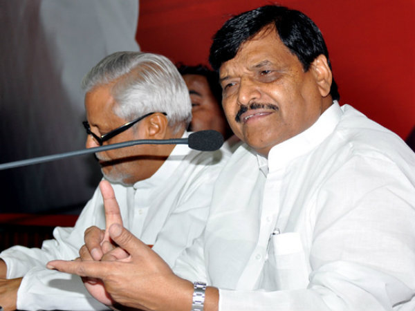 Akhilesh Yadav elected national president of SP, Shivpal Yadav be removed as party's UP chief Akhilesh Yadav elected national president of SP, Shivpal Yadav be removed as party's UP chief