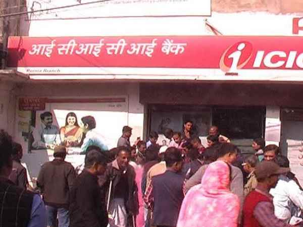 बिहार: अपने ही बैंक में फर्जीवाड़ा कर करोड़पति बन गया स्वीपर बिहार: अपने ही बैंक में फर्जीवाड़ा कर करोड़पति बन गया स्वीपर