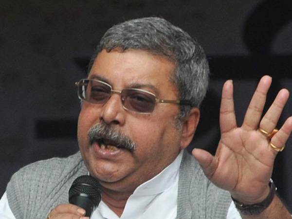 सांसद पर दामाद से नौकरों जैसा सलूक करने के आरोप, बेटी की लव मैरिज टूटी सांसद पर दामाद से नौकरों जैसा सलूक करने के आरोप, बेटी की लव मैरिज टूटी