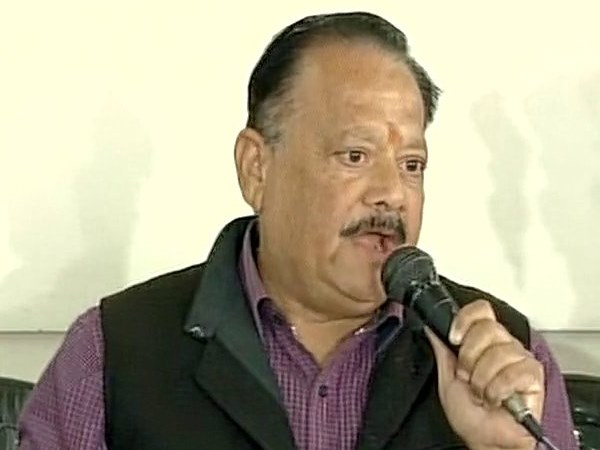 'पद्मावती' को बनने देने के लिए राजपूत सभा ने रखी तीन शर्त 'पद्मावती' को बनने देने के लिए राजपूत सभा ने रखी तीन शर्त