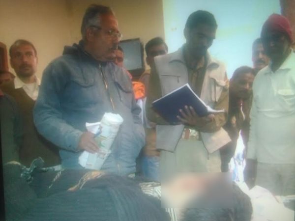 वाराणसी: शराब के शौक की वजह से हुआ मर्डर, घर में मिला अधजला शव