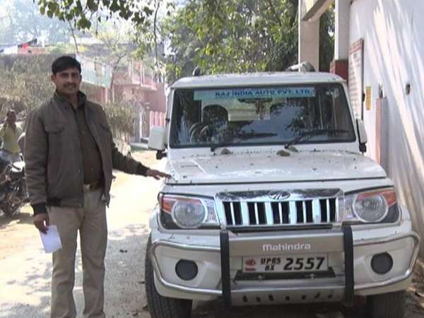 वाराणसी: चुनावी संग्राम में अवैध शराब की कालाबाजारी करते पकड़े गए दो लोग