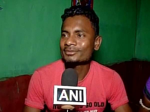 आजादी के 70 साल बाद पहली बार पहुंची बिजली, गांव में जश्न आजादी के 70 साल बाद पहली बार पहुंची बिजली, गांव में जश्न