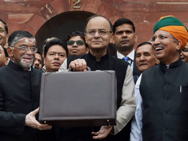 2. पांच लाख तक की आय पर टैक्स दर में कमी 2. पांच लाख तक की आय पर टैक्स दर में कमी