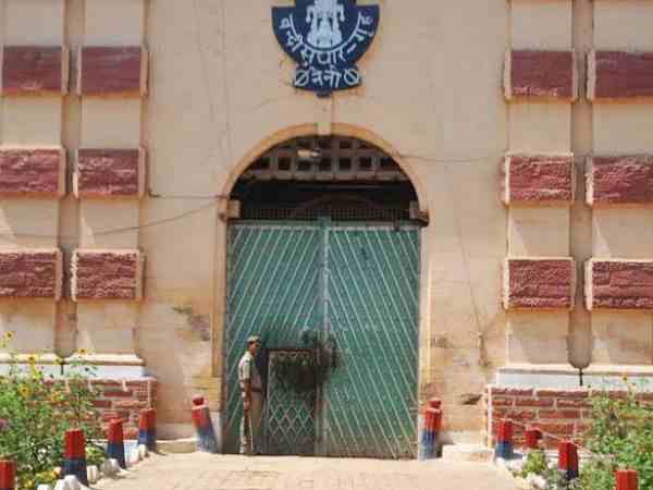 मंगलवार को डीएम के दौरे पर सामने आई थी लापरवाही मंगलवार को डीएम के दौरे पर सामने आई थी लापरवाही