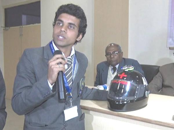 जीपीएस और मोबाइल किट से लैस है हेलमेट