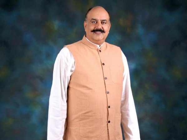 सपा से चुनाव लड़ चुके हैं राजा-रानी