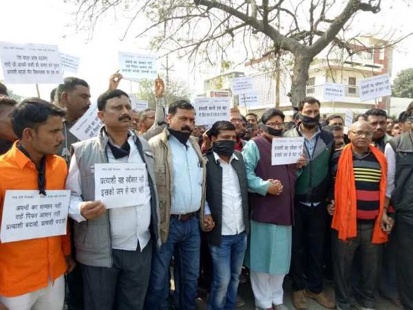 कार्यकर्ता मतदाता को समझाने की कोशिश करें