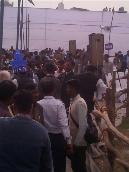 मायावती की रैली में भी कम नहीं समर्थकों का उत्साह, तस्वीरों में देखिए पूरी रैली
