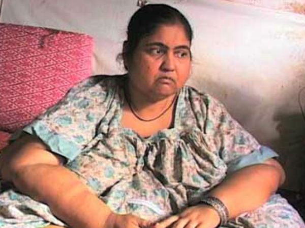 इजिप्ट के एलेक्सेंड्रिया में रहती हैं