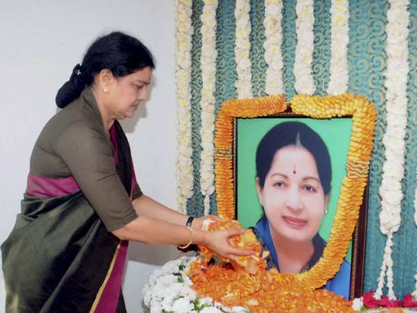 कोर्ट ने तुरंत सरेंडर करने का आदेश दिया था