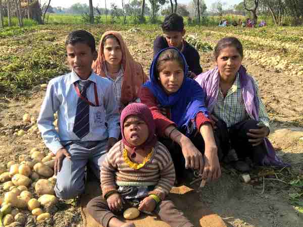 मांगी मन्नतें और मंदिरों में टेका माथा