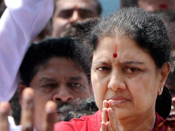 भीड़ थी अनियंत्रित