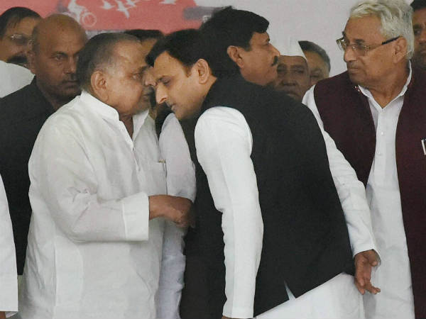 मेरी कार के सामने गोलिया चलने लगी थी