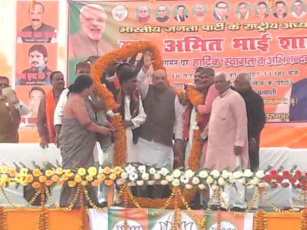 एक जीबी इंटरनेट डाटा के साथ लैपटॉप देने का ऐलान