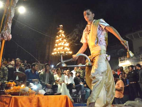 सीआरपीएफ के जवानों के साथ देखी गंगा आरती 