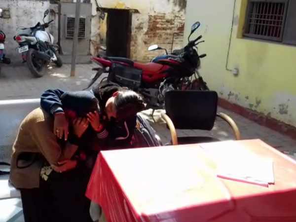 दोनों में पहले दोस्ती हुई, फिर प्यार