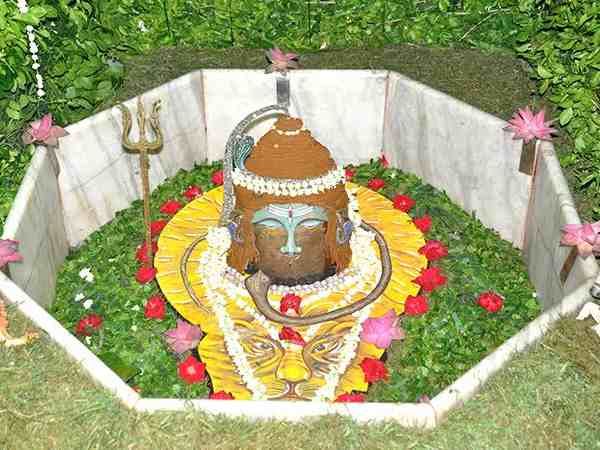 पीएम मोदी के घर के पीछे भी है हाटकेश्वर महादेव का मंदिर 