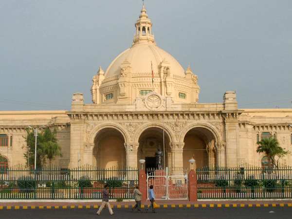 106 सांसदों और विधायकों की आय 1 करोड़ से कम 106 सांसदों और विधायकों की आय 1 करोड़ से कम