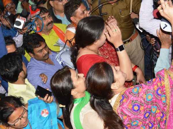 प्रत्याशी रवींद्र जायसवाल करते रहे विनती