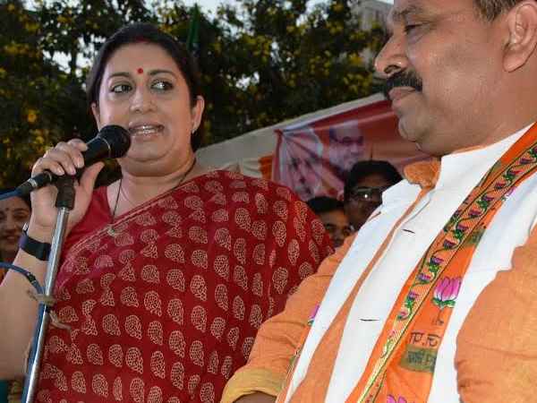 'किसी और के साथ नहीं बल्कि कमल पर बैठती है लक्ष्मी'