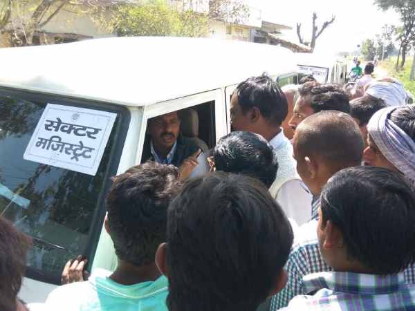 हालात नियंत्रित शुरू हुआ मतदान 