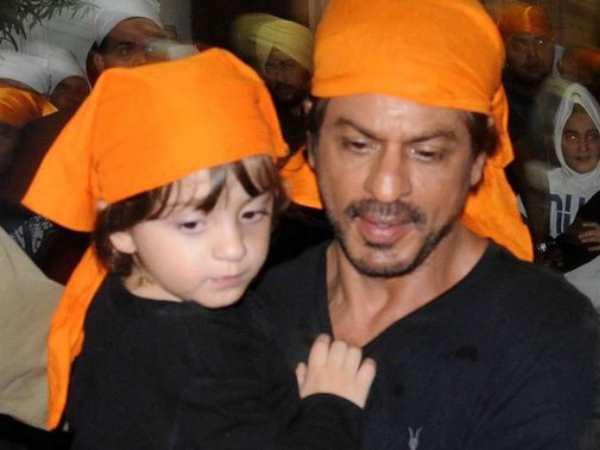 एक महीने में तीसरी बार साथ दिखे हैं शाहरुख और अबराम