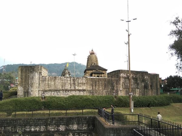 मंदिर की स्थापत्य कला बेजोड़ है मंदिर की स्थापत्य कला बेजोड़ है