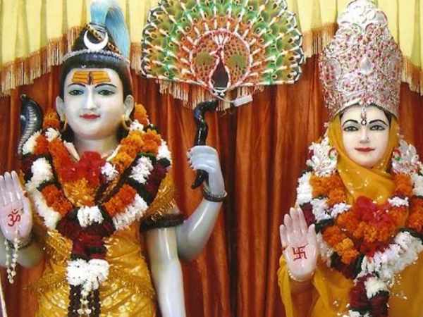 फाल्गुन में शिवभक्त चढ़ाते हैं कांवड़ फाल्गुन में शिवभक्त चढ़ाते हैं कांवड़