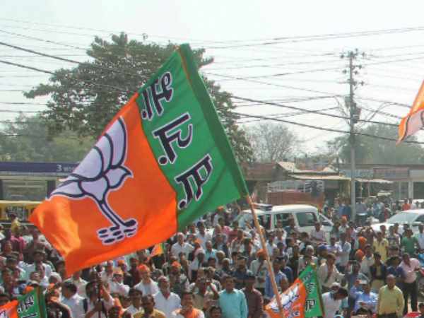 मनसे की टीम को बीजेपी ने मिलाया