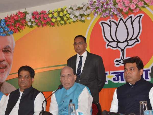 बड़े-बड़े स्टार प्रचारक काशी में ही कर रहे हैं निवास