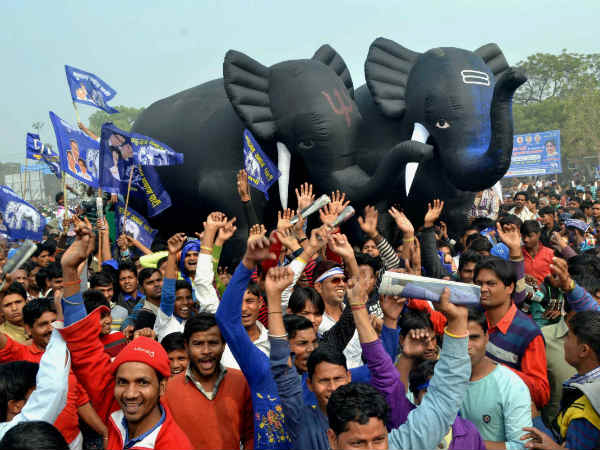 हर तरह के वायदों से सजी मायावती की रैली