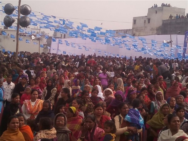 मायावती की रैली में भी कम नहीं समर्थकों का उत्साह, तस्वीरों में देखिए पूरी रैली