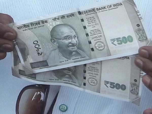 एमपी: दमोह में एसबीआई के एटीएम से निकले बिना नंबर के 500 रुपए के नोट