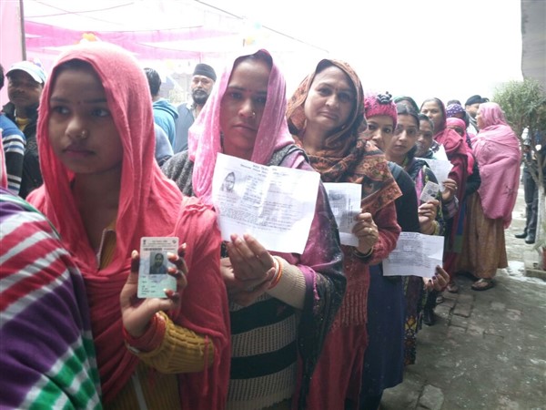 यूपी में पड़ रहे दूसरे चरण के मतदान की देखिए Live तस्वीरें यूपी में पड़ रहे दूसरे चरण के मतदान की देखिए Live तस्वीरें