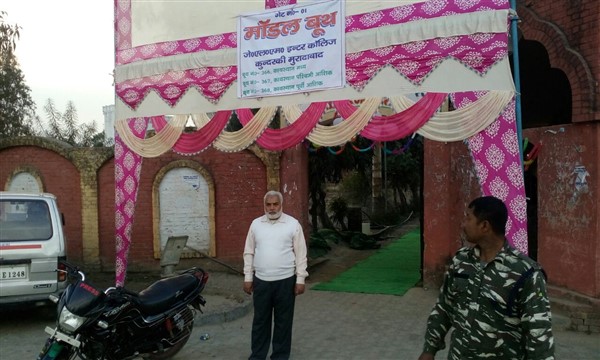 यूपी में पड़ रहे दूसरे चरण के मतदान की देखिए Live तस्वीरें यूपी में पड़ रहे दूसरे चरण के मतदान की देखिए Live तस्वीरें