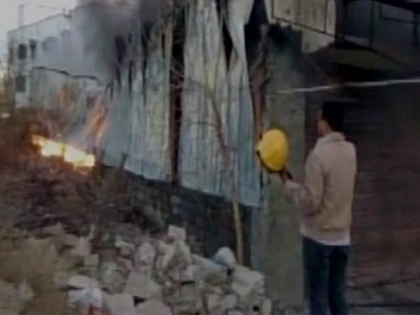 शार्ट सर्किट से लगी आग से गोदाम में जिंदा जल गए छह मजदूर शार्ट सर्किट से लगी आग से गोदाम में जिंदा जल गए छह मजदूर