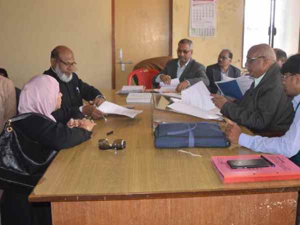  मऊ: पति और पुत्र के खिलाफ ताल ठोकने को करोड़पति अफशां अंसारी ने किया नामांकन 