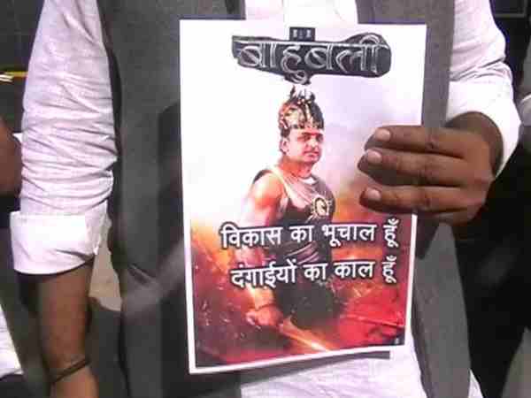 वाराणसी: सीएम अखिलेश यादव का बाहुबली अवतार आया सामने, सपा के युवजन सभा ने किया पोस्टर जारी 