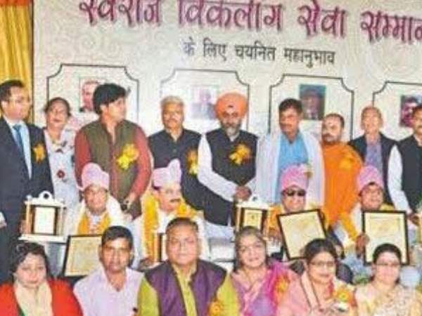 इलाहाबाद: दुल्हन पहुंची बारात लेकर और ब्याह लाईं दूल्हा, एक समिति ने कराई दिव्यांगों की अनूठी शादी 