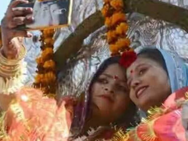 इलाहाबाद: दुल्हन पहुंची बारात लेकर और ब्याह लाईं दूल्हा, एक समिति ने कराई दिव्यांगों की अनूठी शादी 