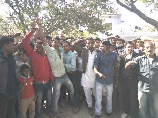  इस बहिष्कार के बाद जहां सीएम अखिलेश यादव का "काम बोलता है" का नारा दमतोड़ता दिखा वहीं अमेठी को लेकर गांधी परिवार के सभी दावों की पोल भी खुली।