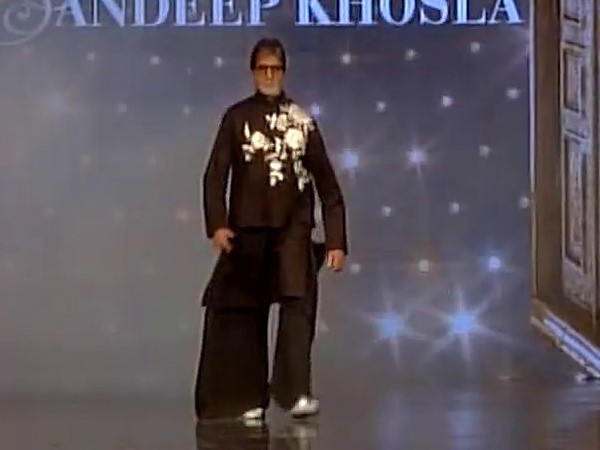 वीडियो: जब रैंप पर उतरे अमिताभ बच्चन, देखिए उनका अंदाज