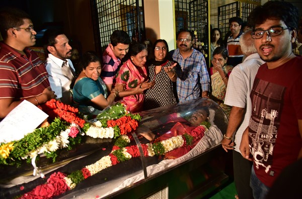 PICS: यूएस में मारे गए भारतीय इंजीनियर का शव पहुंचा हैदराबाद