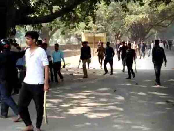 प्रोफेसर ने किया बचाव