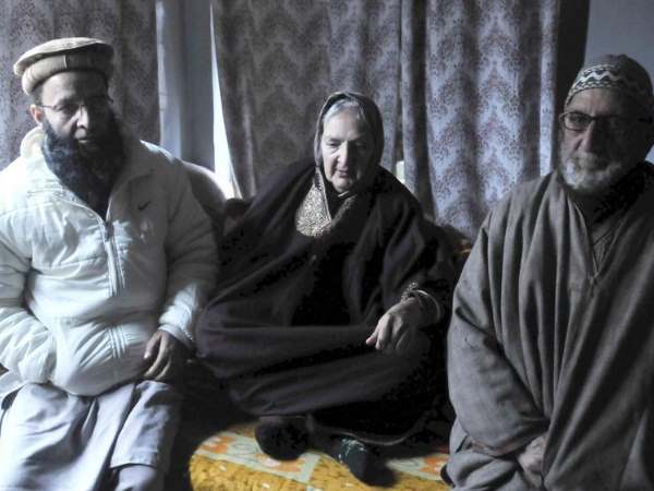 दिल्ली बम धमाके में बरी होने के बाद शख्स ने कहा- मेरी जिंदगी के 12 साल मुझे कौन लौटाएगा? दिल्ली बम धमाके में बरी होने के बाद शख्स ने कहा- मेरी जिंदगी के 12 साल मुझे कौन लौटाएगा?