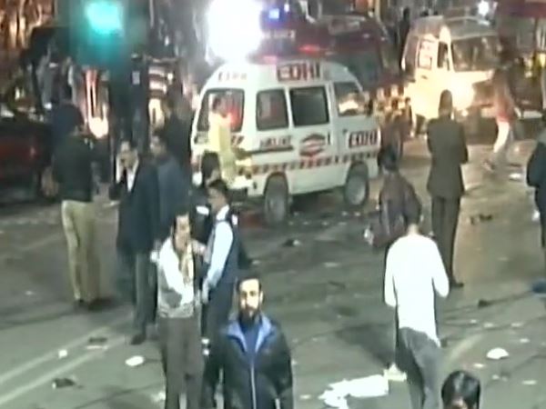 शहबाज कलंदर दरगाह पर आतंकी हमले के बाद पाकिस्‍तानी की बड़ी कार्रवाई, 25 आतंकवादी मार गिराए